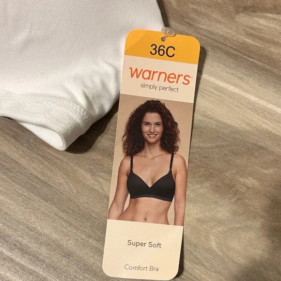 Warner's Classic White Bra - Picture 2 of 3